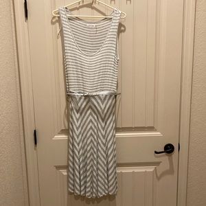 Calvin Klein Dress Women’s Size 6 Sleeveless Gray and White Stripes Belt Stretch